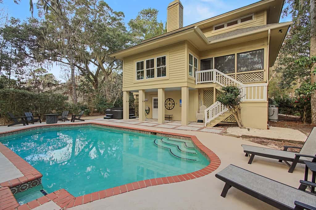 French Home on Golf Course Private Pool & Hot Tub