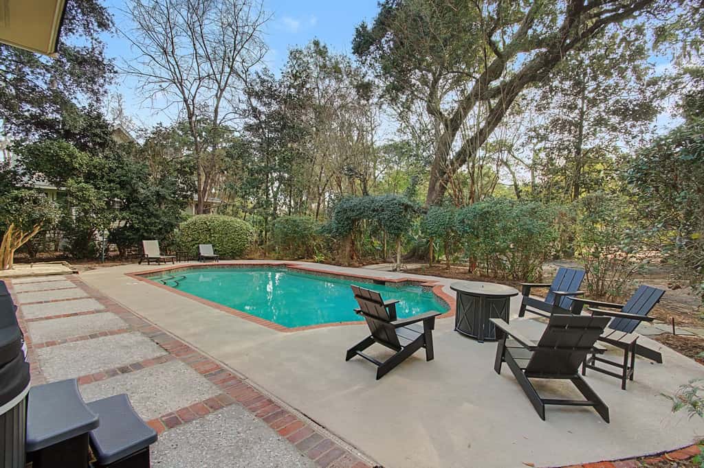 French Home on Golf Course Private Pool & Hot Tub