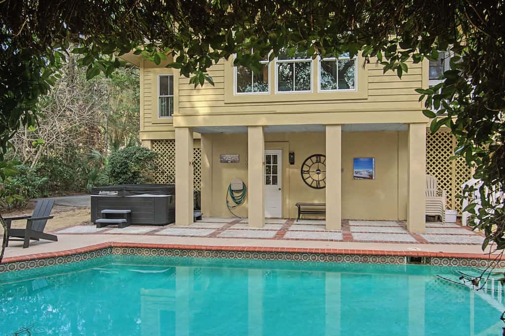 French Home on Golf Course Private Pool & Hot Tub
