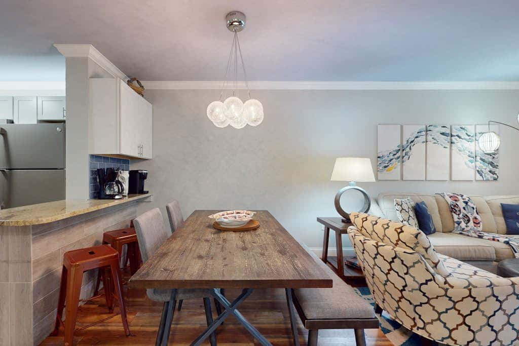 Coastal condo with indoor and outdoor pool, tennis and pickleball courts