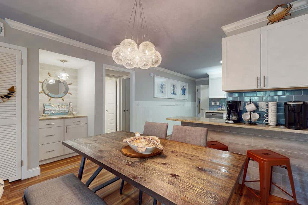 Coastal condo with indoor and outdoor pool, tennis and pickleball courts