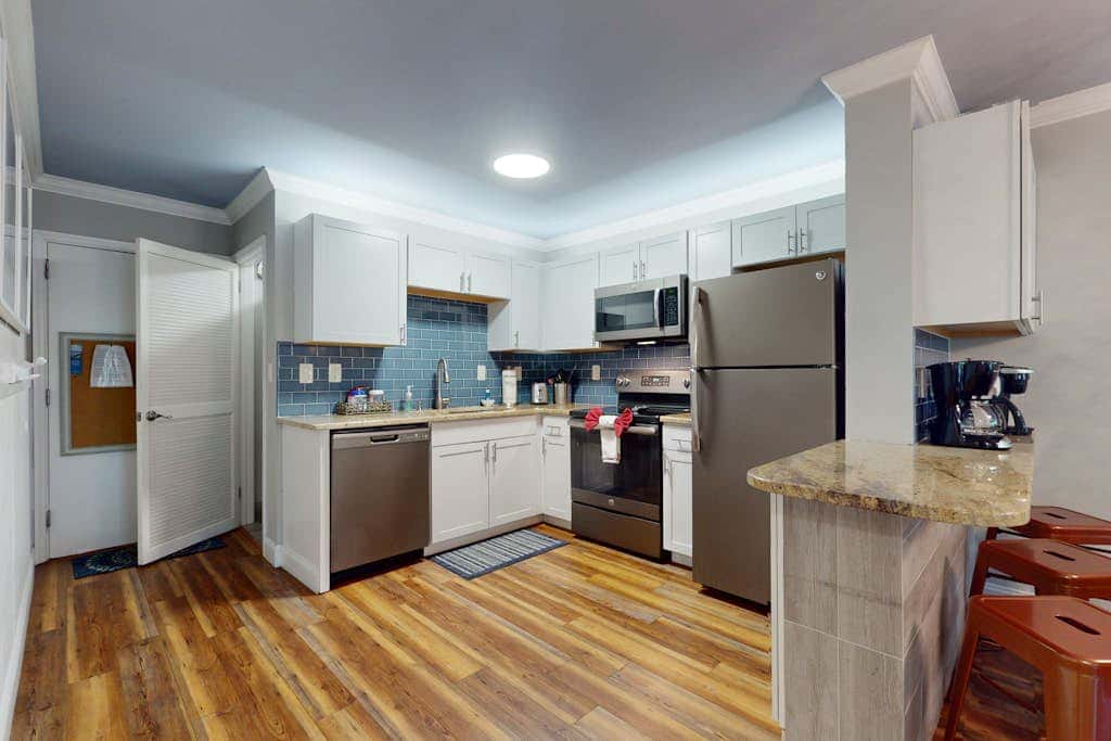 Coastal condo with indoor and outdoor pool, tennis and pickleball courts