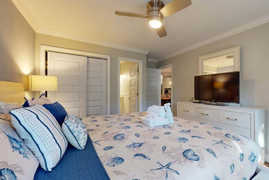 Coastal condo with indoor and outdoor pool, tennis and pickleball courts