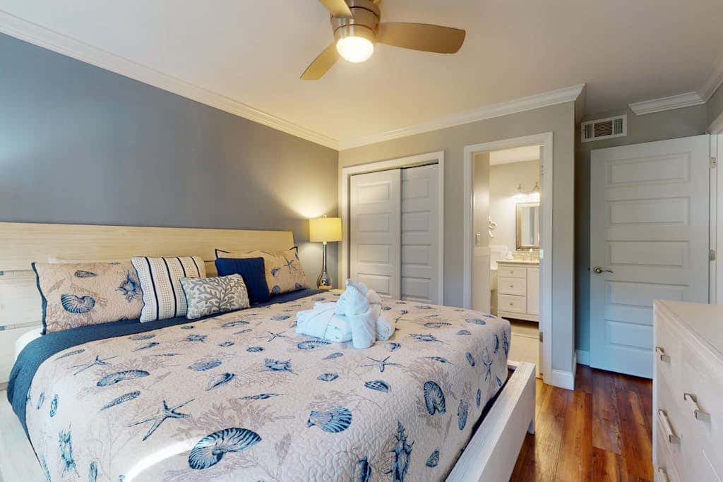 Coastal condo with indoor and outdoor pool, tennis and pickleball courts