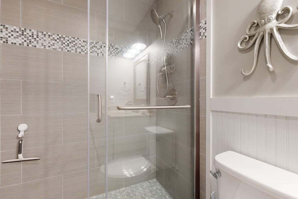 Coastal condo with indoor and outdoor pool, tennis and pickleball courts
