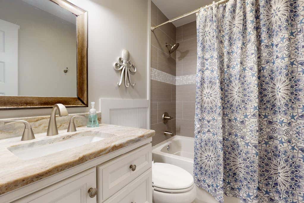 Coastal condo with indoor and outdoor pool, tennis and pickleball courts