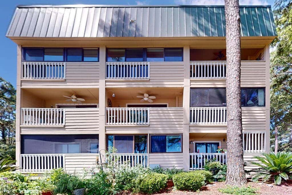 Coastal condo with indoor and outdoor pool, tennis and pickleball courts