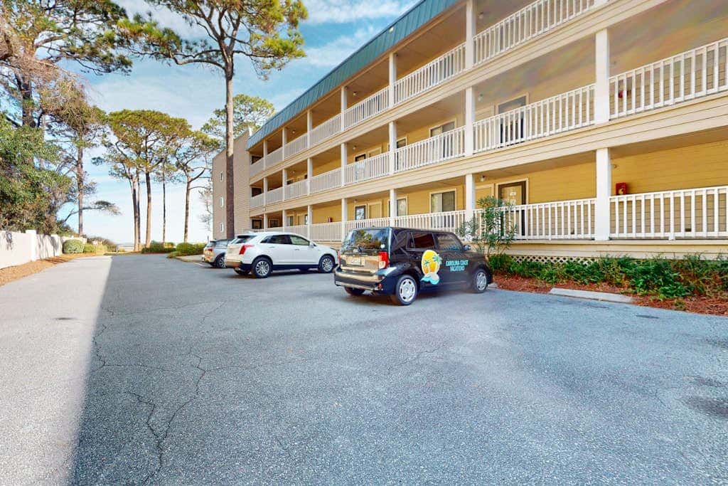 Coastal condo with indoor and outdoor pool, tennis and pickleball courts
