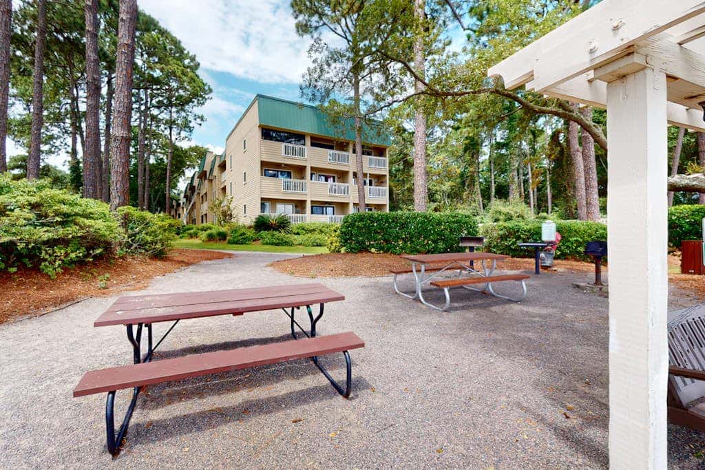 Coastal condo with indoor and outdoor pool, tennis and pickleball courts