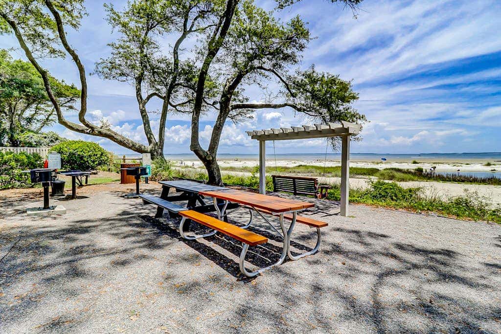 Coastal condo with indoor and outdoor pool, tennis and pickleball courts