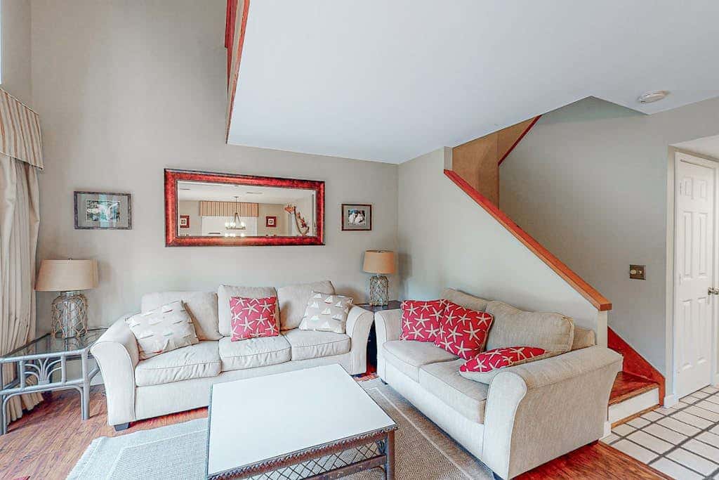 Wonderful Townvilla with pool, tennis and quick walk to beach