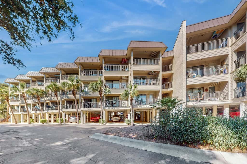 Newly Renovated Coastal Condo with Ocean-View Balcony, Shared Pool & Easy Beach Access