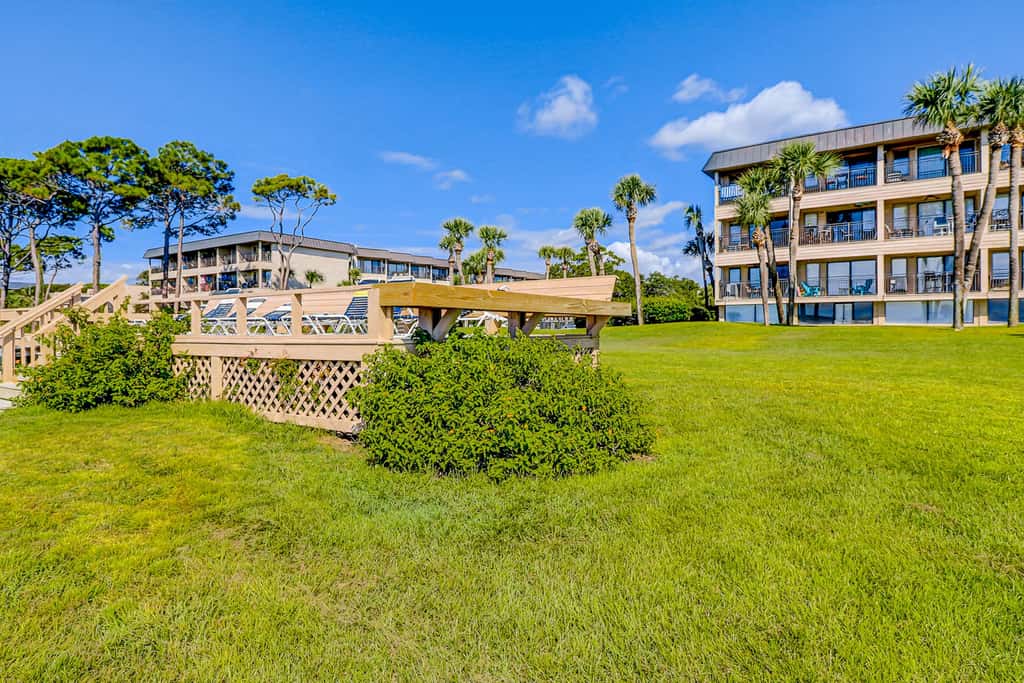 Newly Renovated Coastal Condo with Ocean-View Balcony, Shared Pool & Easy Beach Access