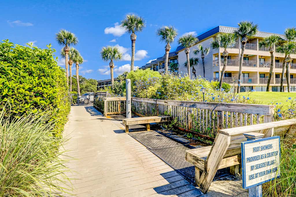 Newly Renovated Coastal Condo with Ocean-View Balcony, Shared Pool & Easy Beach Access
