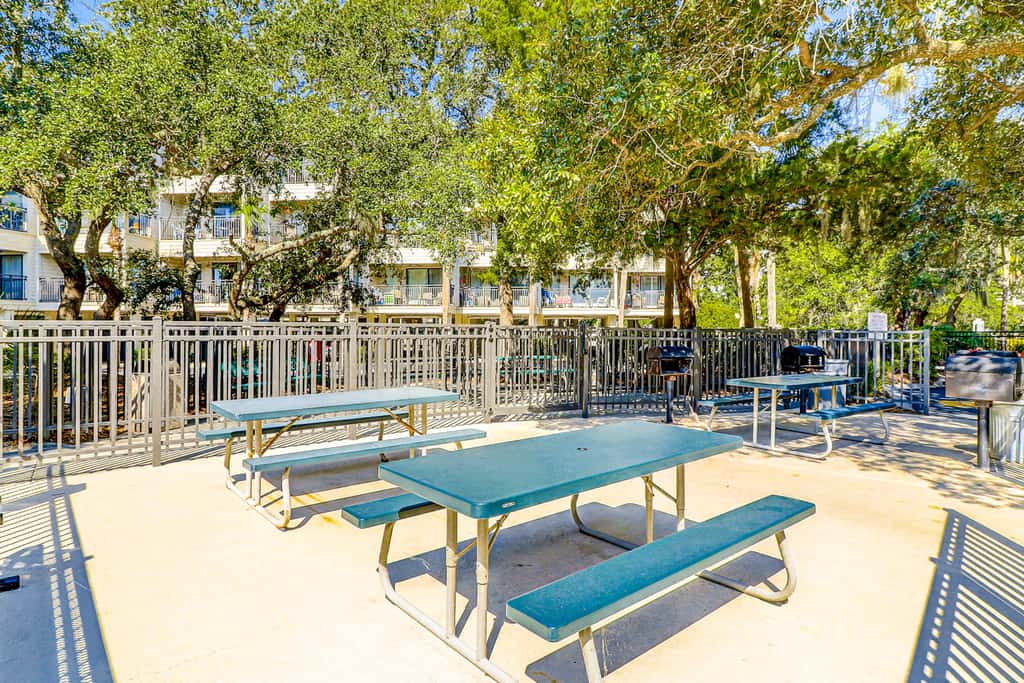 Newly Renovated Coastal Condo with Ocean-View Balcony, Shared Pool & Easy Beach Access