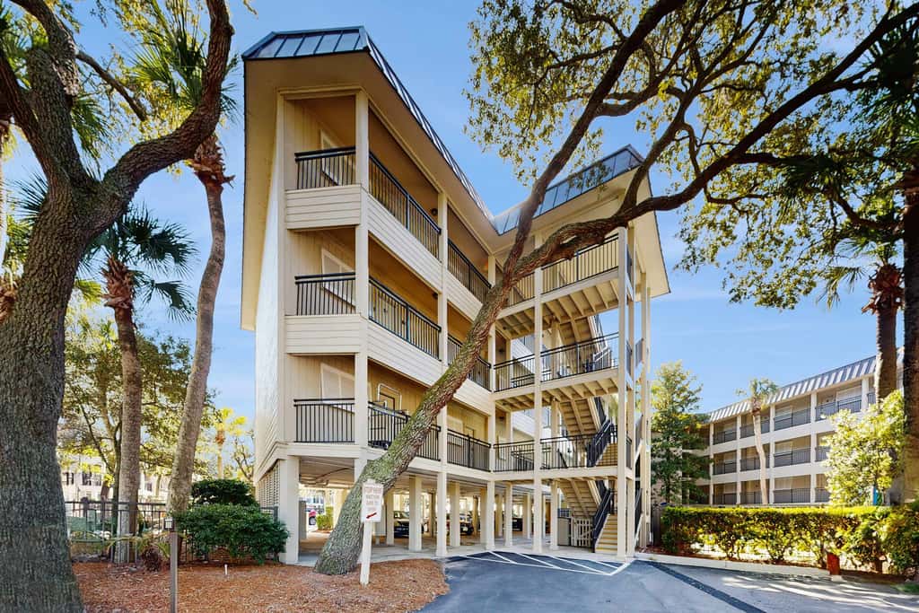 Newly Renovated Coastal Condo with Ocean-View Balcony, Shared Pool & Easy Beach Access