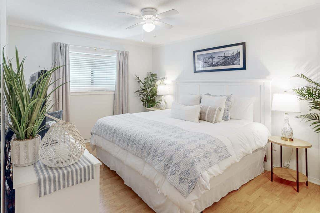Coastal chic condo- Pools, Tennis Court, Close to Beach
