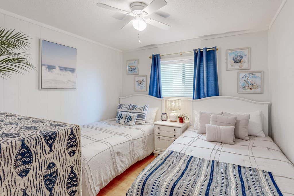 Coastal chic condo- Pools, Tennis Court, Close to Beach
