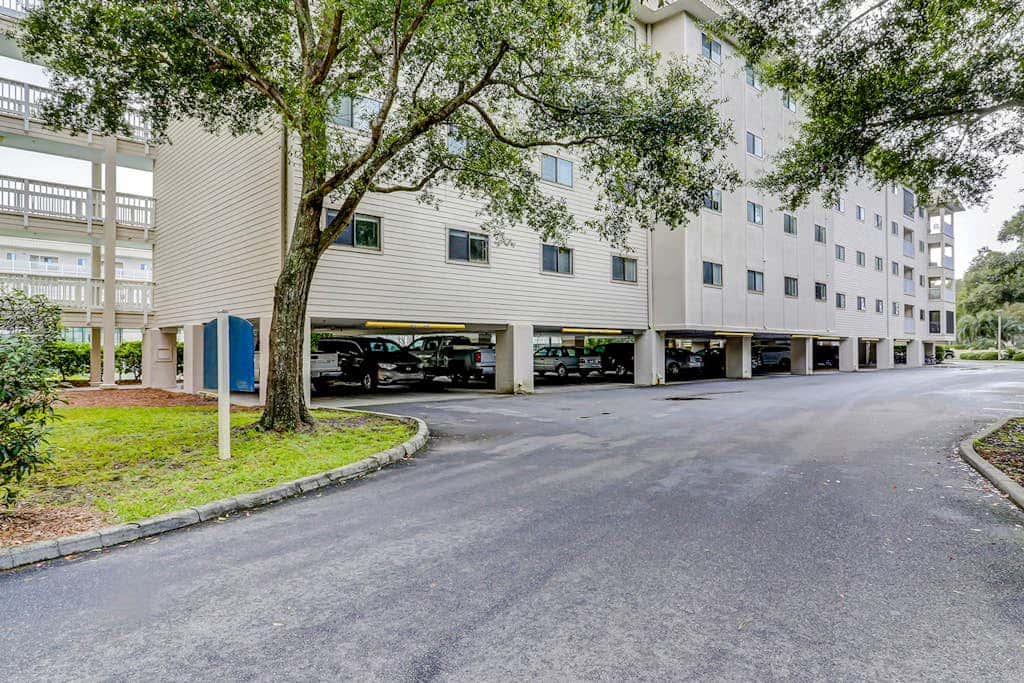 Coastal chic condo- Pools, Tennis Court, Close to Beach
