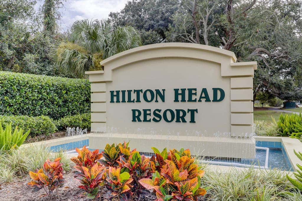Coastal chic condo- Pools, Tennis Court, Close to Beach