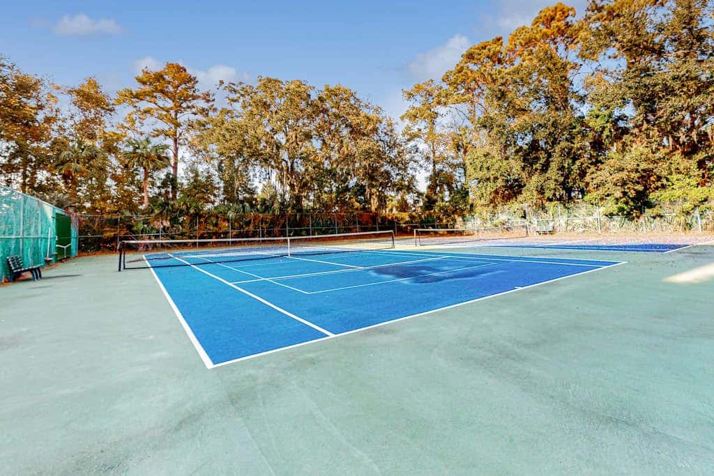 Close to beach with pool, tennis, pool  & private balcony