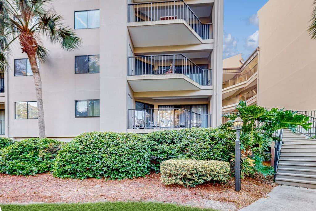 Close to beach with pool, tennis, pool  & private balcony