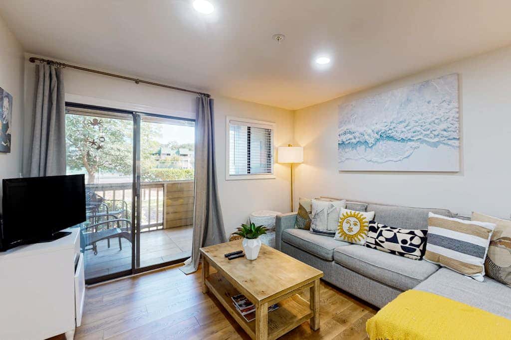 1st floor condo with pool, tennis, patio & washer dryer