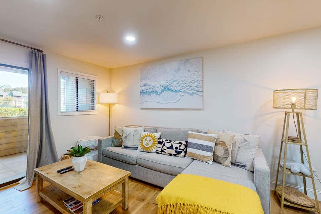 1st floor condo with pool, tennis, patio & washer dryer