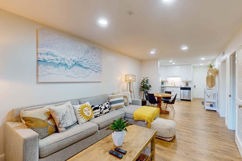 1st floor condo with pool, tennis, patio & washer dryer