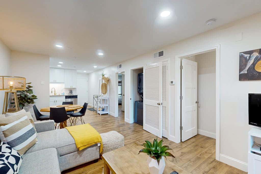 1st floor condo with pool, tennis, patio & washer dryer