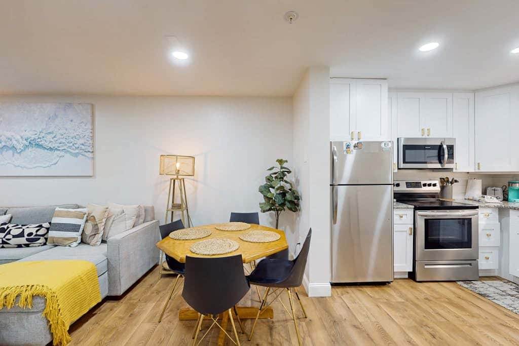 1st floor condo with pool, tennis, patio & washer dryer