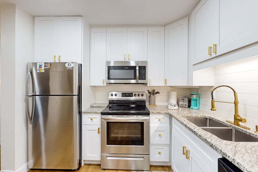 1st floor condo with pool, tennis, patio & washer dryer