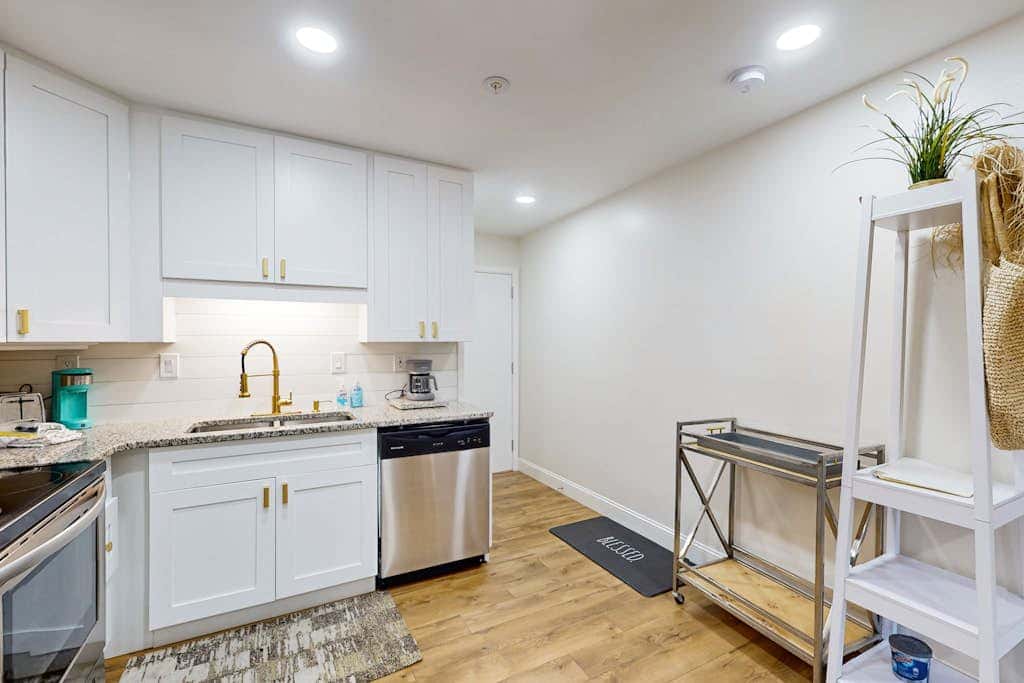 1st floor condo with pool, tennis, patio & washer dryer