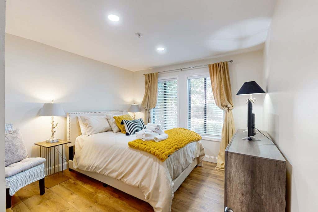 1st floor condo with pool, tennis, patio & washer dryer