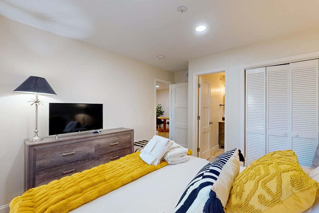 1st floor condo with pool, tennis, patio & washer dryer