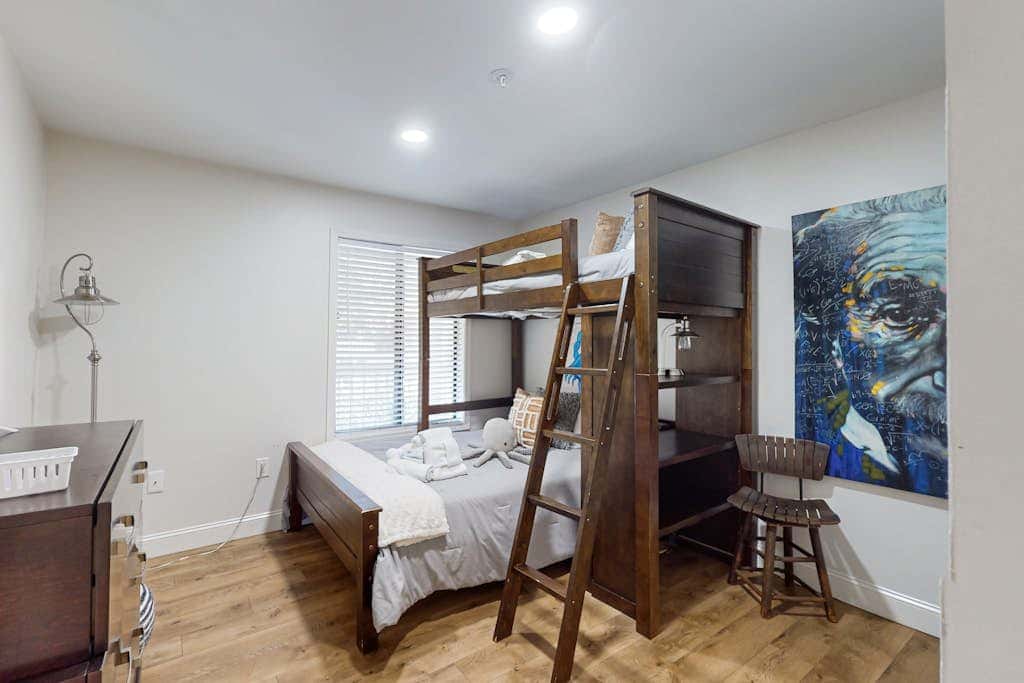 1st floor condo with pool, tennis, patio & washer dryer