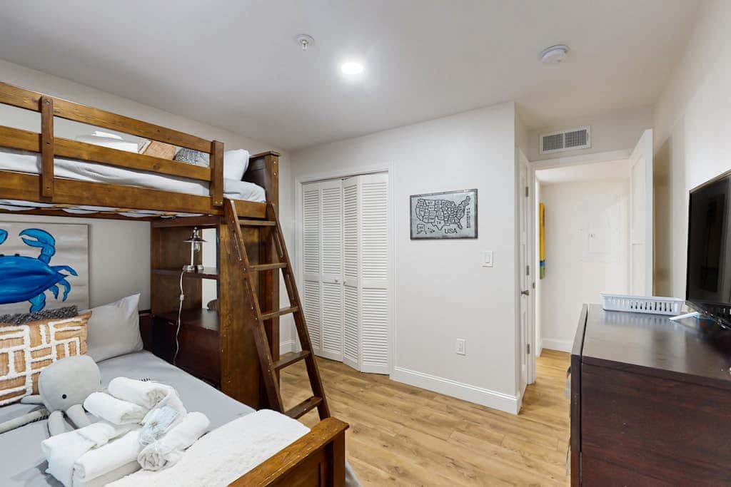 1st floor condo with pool, tennis, patio & washer dryer