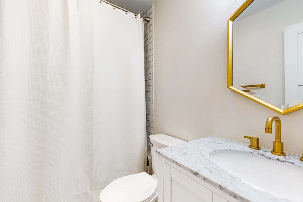 1st floor condo with pool, tennis, patio & washer dryer