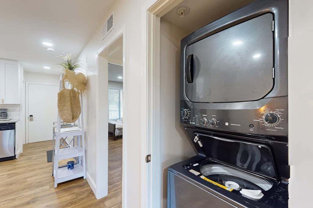 1st floor condo with pool, tennis, patio & washer dryer