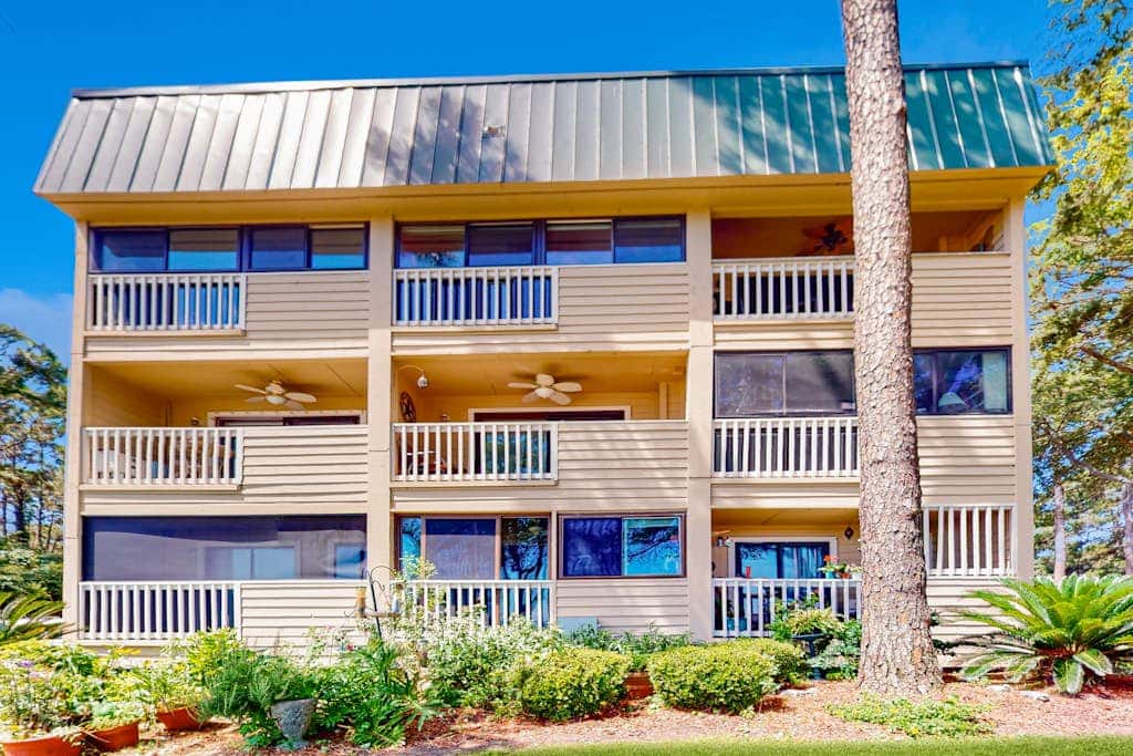 1st floor condo with pool, tennis, patio & washer dryer