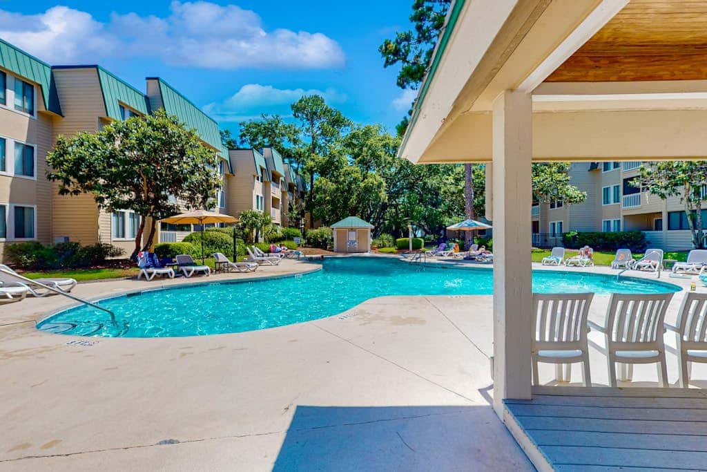 1st floor condo with pool, tennis, patio & washer dryer