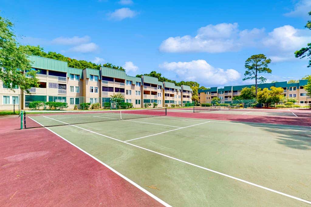 1st floor condo with pool, tennis, patio & washer dryer