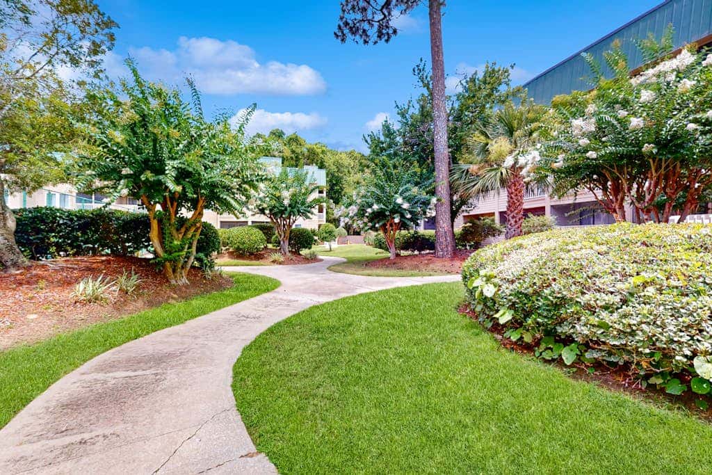 1st floor condo with pool, tennis, patio & washer dryer