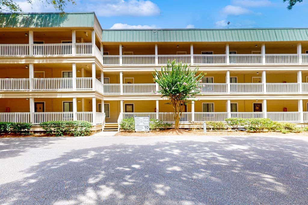 1st floor condo with pool, tennis, patio & washer dryer