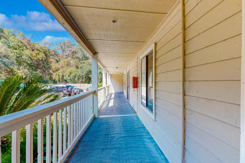 1st floor condo with pool, tennis, patio & washer dryer