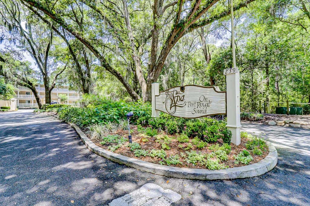 1st floor condo with pool, tennis, patio & washer dryer