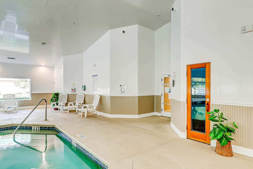 1st floor condo with pool, tennis, patio & washer dryer