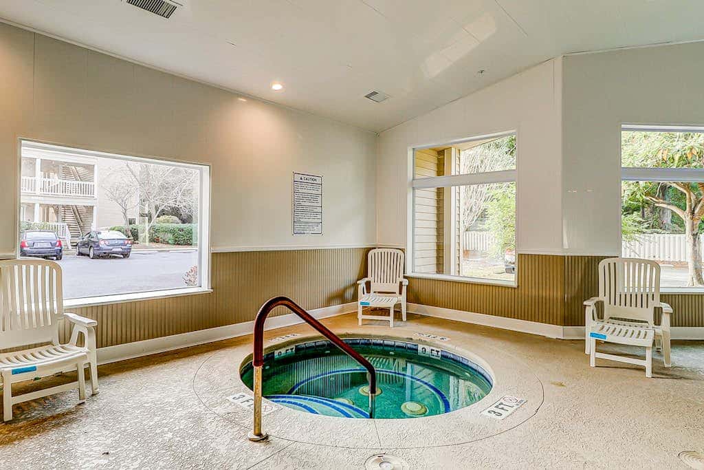1st floor condo with pool, tennis, patio & washer dryer