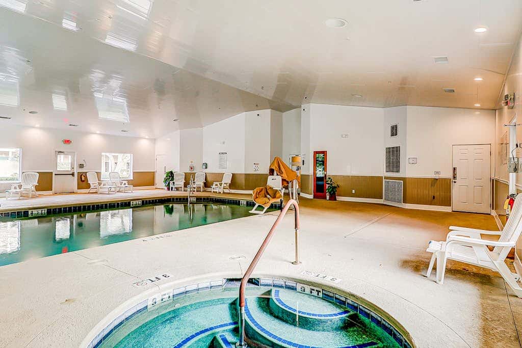 1st floor condo with pool, tennis, patio & washer dryer