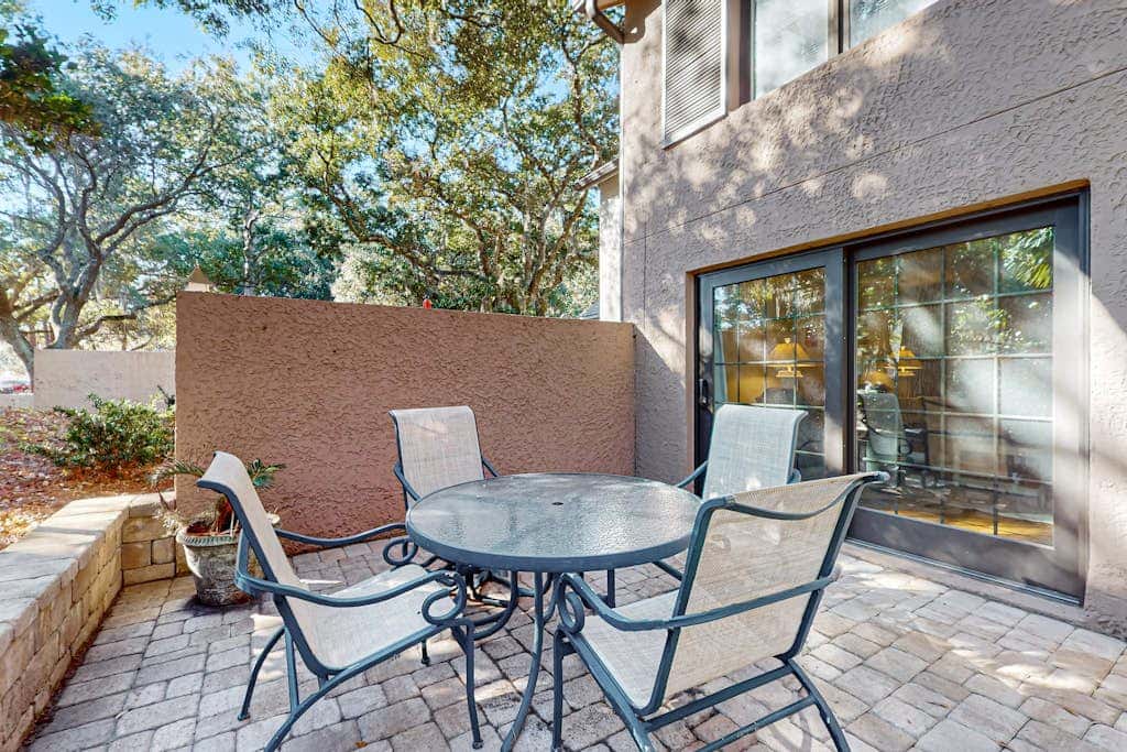 Enchanting condo just steps to golf & Harbour Town Marina